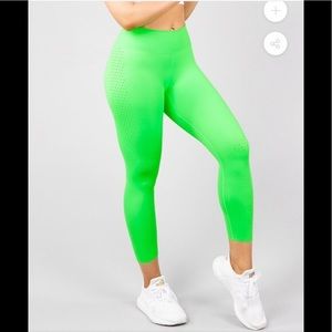 Buff bunny > Neon Green Workout Leggings > S